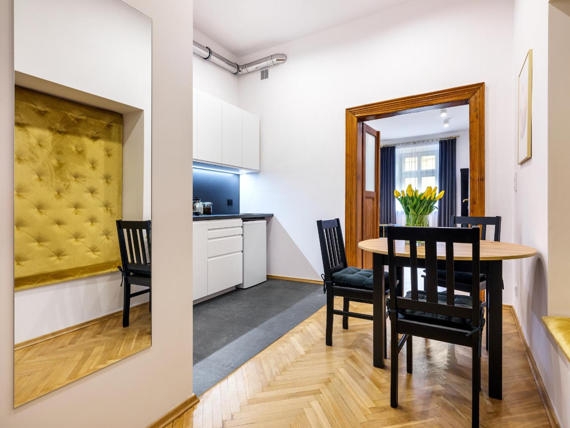 Tyzenhauz Apartments Old Town Краков Экстерьер фото