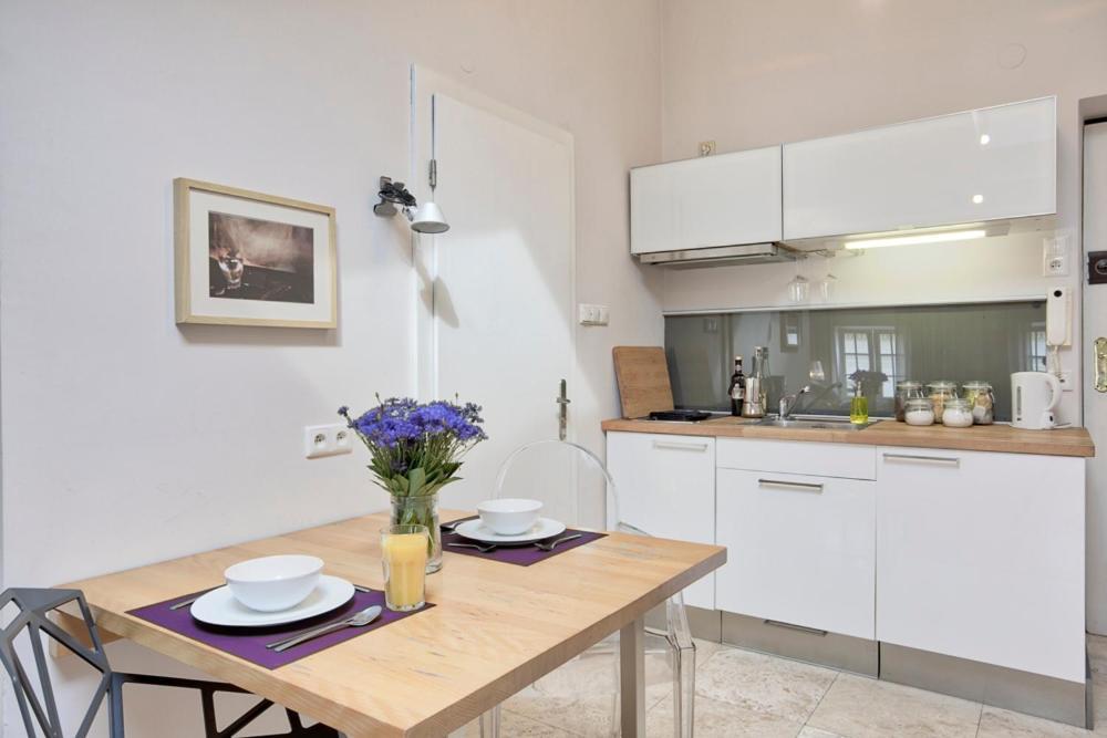 Tyzenhauz Apartments Old Town Краков Номер фото